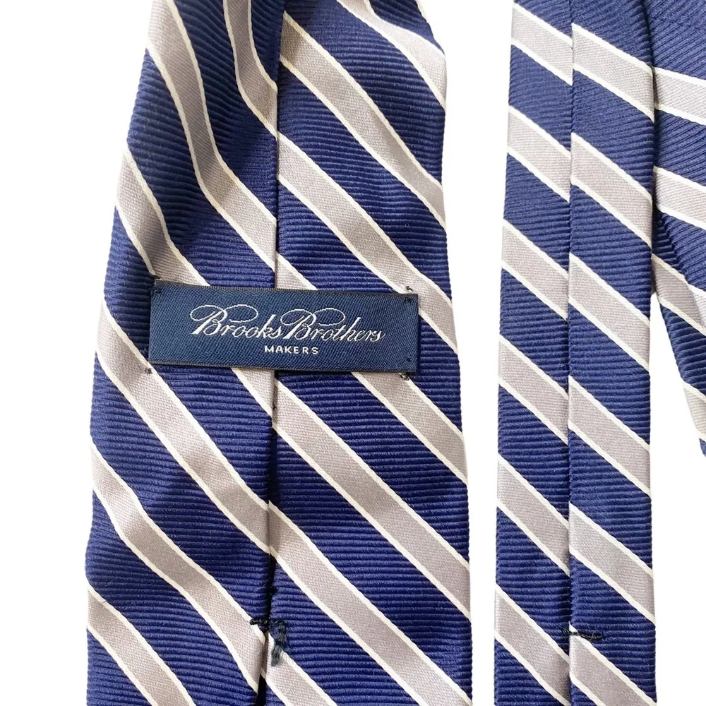 Brooks Brothers Navy Blue Silver Striped Silk Tie - Picture 4 of 4